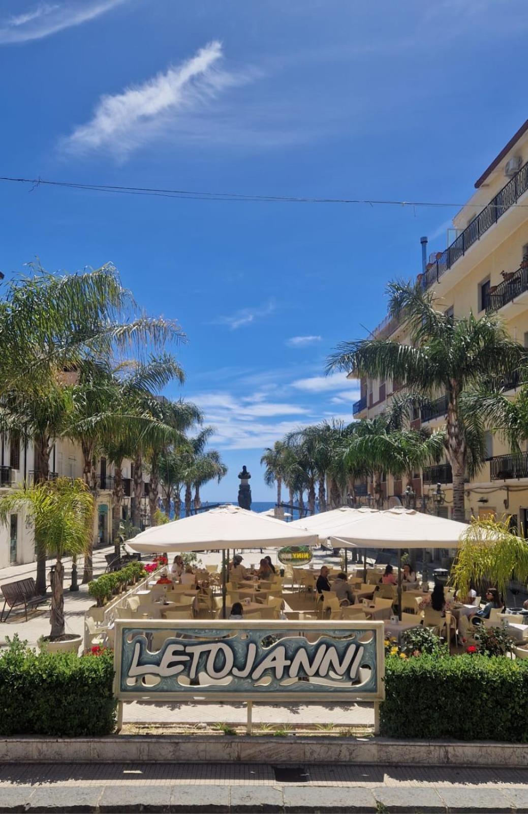 Terrazza Enjoy Leilighet Letojanni Eksteriør bilde
